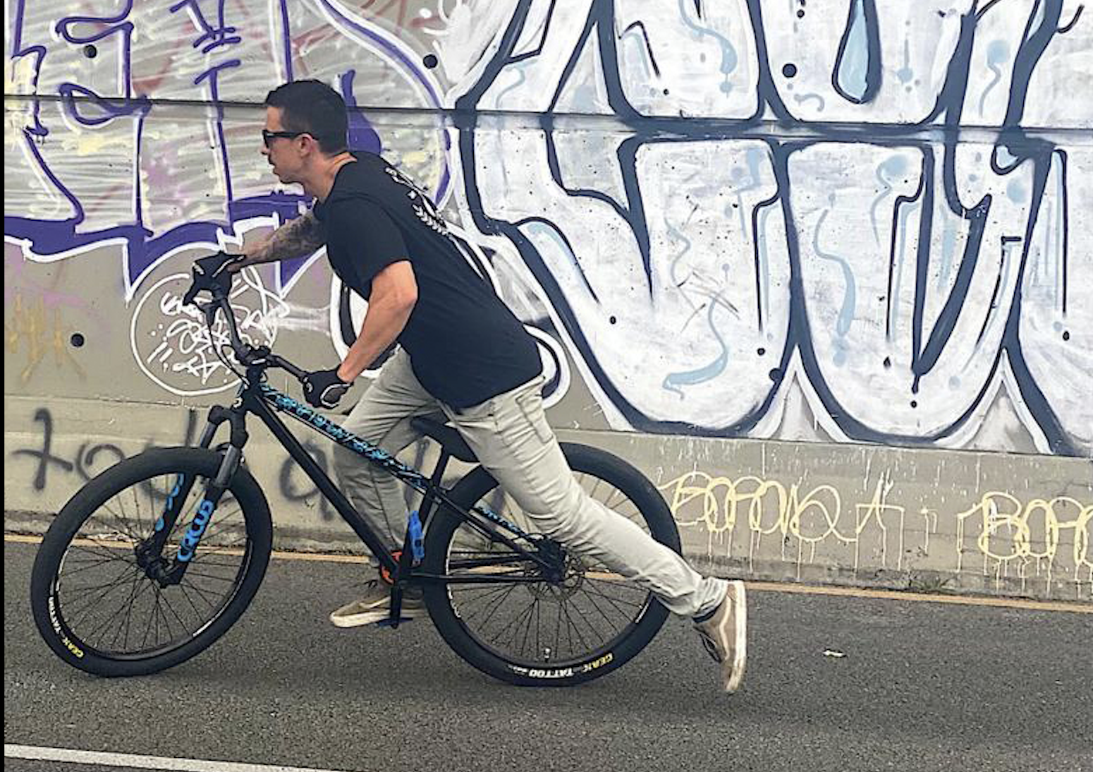 Rider MTB Colombia — Mojojoy Raised by Machines